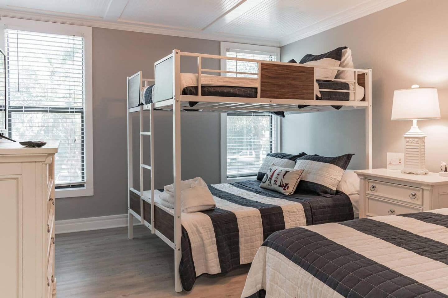 Forest Beach Condo Walk To Coligny, Pool, Tennis Хилтън Хед Айлънд Екстериор снимка
