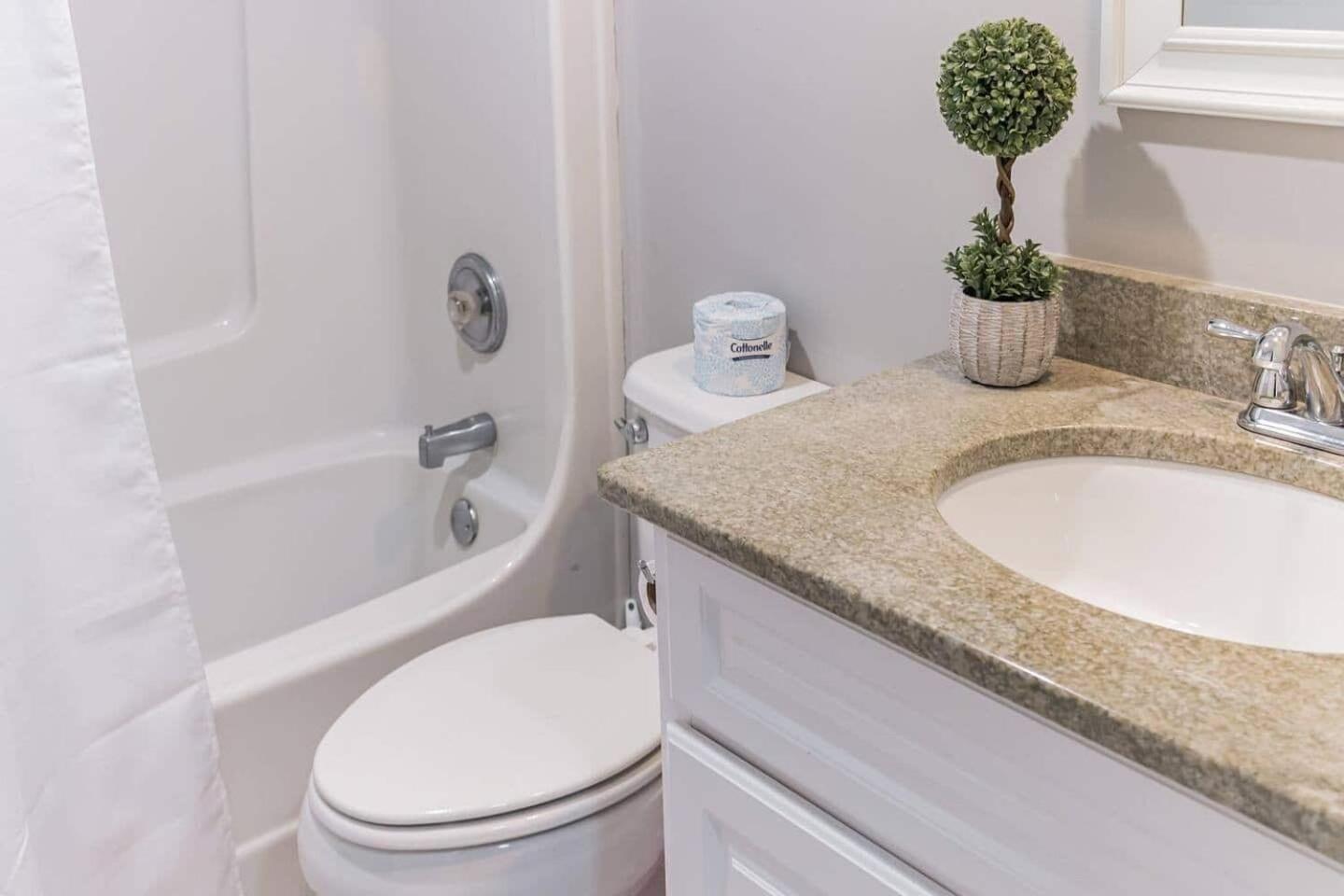 Forest Beach Condo Walk To Coligny, Pool, Tennis Хилтън Хед Айлънд Екстериор снимка