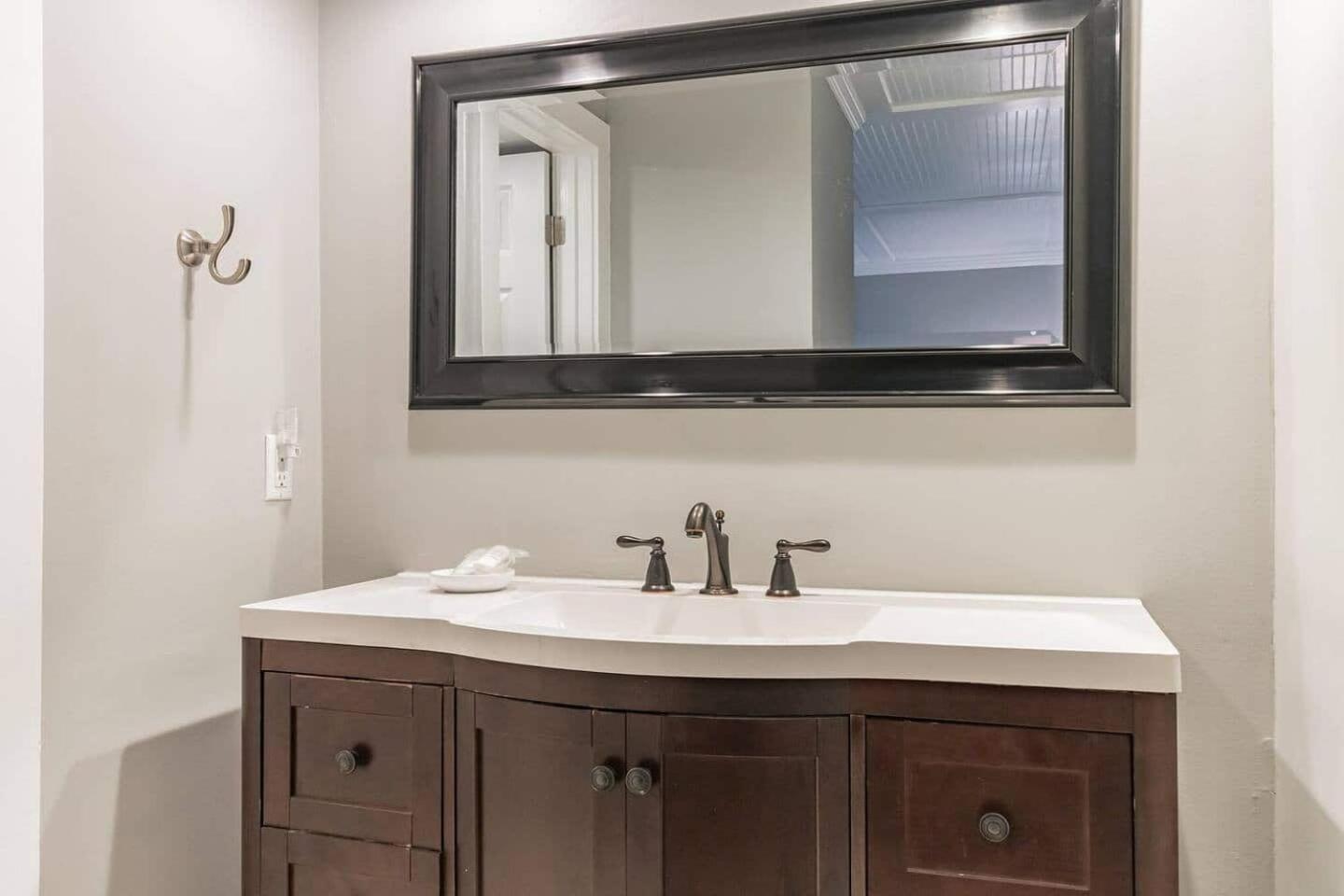Forest Beach Condo Walk To Coligny, Pool, Tennis Хилтън Хед Айлънд Екстериор снимка